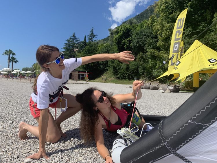 lezioni di auto soccorso con scuola di kitesurf Wind Riders