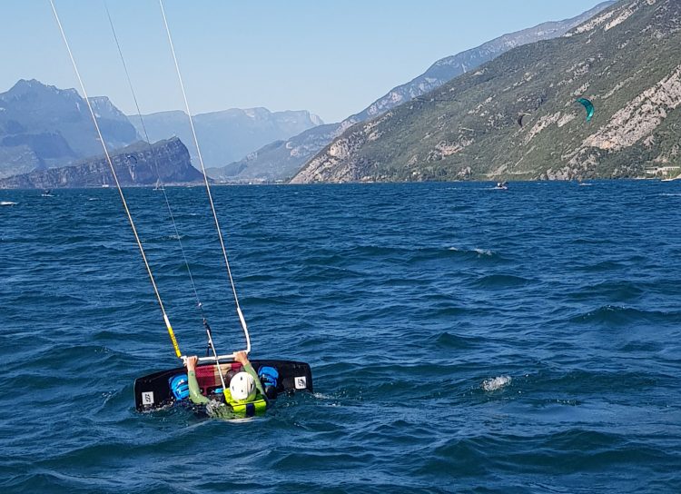 Wasserstart unterricht mit Wind Riders auf dem Gardasee