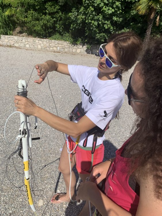 lezione per principianti di kitesurf sul Lago di Garda